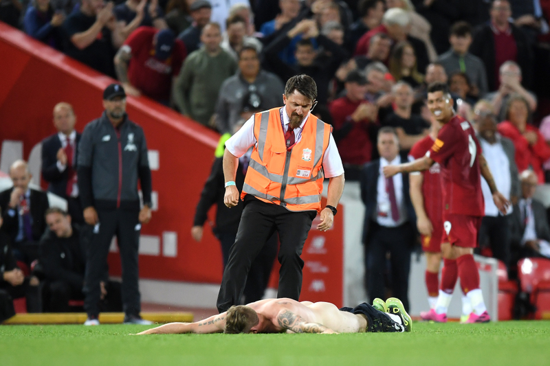 Illustration for article titled Naked Idiot On The Field Rings In The New Premier League Season With A Dong